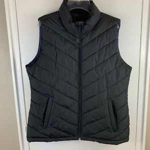 Gap black puffer vest with fleece pockets
